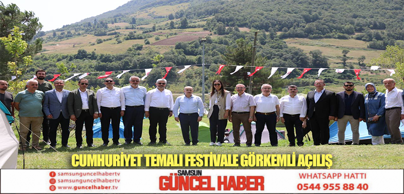 CUMHURİYET TEMALI FESTİVALE GÖRKEMLİ AÇILIŞ 