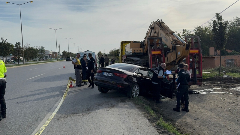 SAMSUN'da park halindeki TIR'a arkadan çarpan otomobilin sürücüsü Mustafa Mehmet Uman (70), hayatını kaybetti.