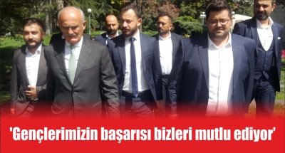 'Gençlerimizin başarısı bizleri mutlu ediyor'