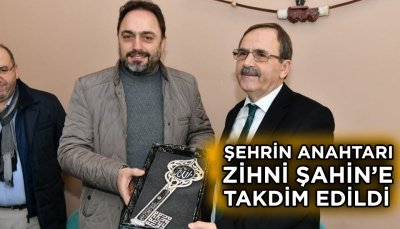 ŞEHRİN ANAHTARI ZİHNİ ŞAHİN'E TAKDİM EDİLDİ